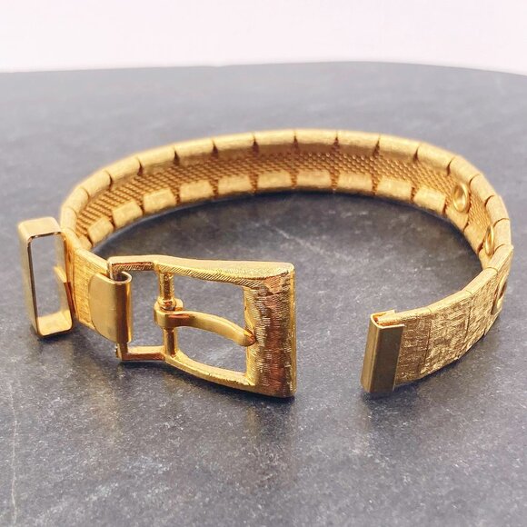 VINTAGE Gold toned metal adjustable belt bracelet 1960s 1970s statement jewelry - Picture 9 of 10